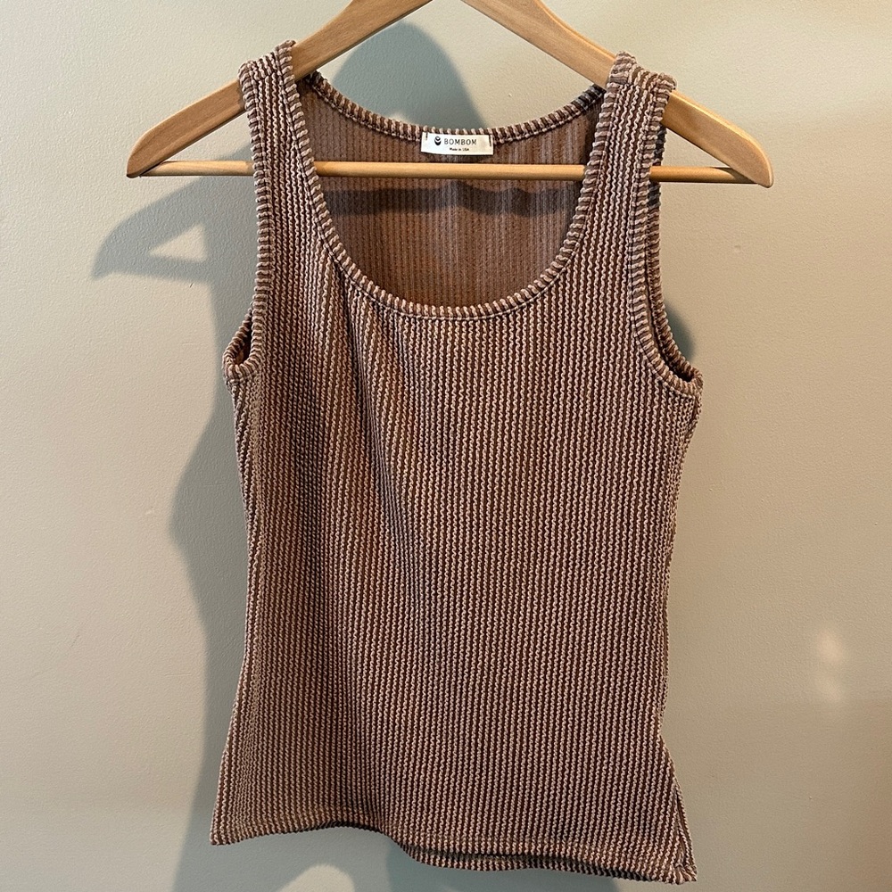 BomBom Medium Mocha Wavy Ribbed Knit Sleeveless Tank‎ Top
